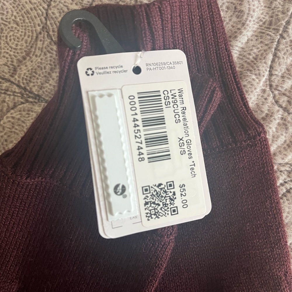 NWT Lululemon Warm Revelation Smart Tech Gloves - Picture 3 of 4